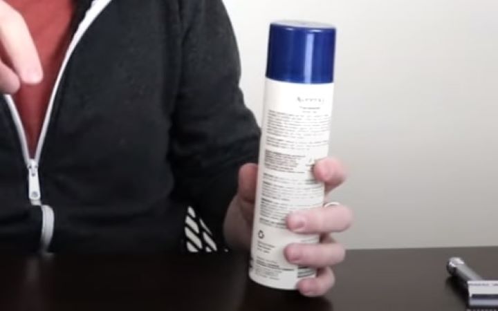 Confirming how the shaving cream removes dirt and oil from the skin