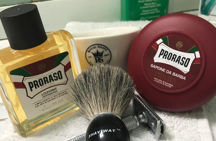 Having the nongreasy aftershave for oily skin from Proraso