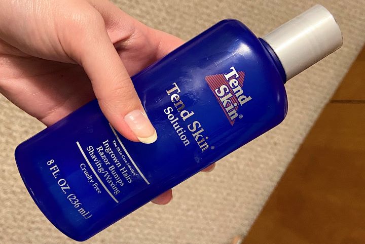 Trying the moisturizing aftershave for oily skin from Tend Skin