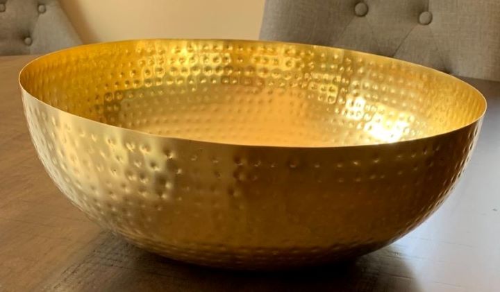 Observing the durable design of the copper shaving bowl