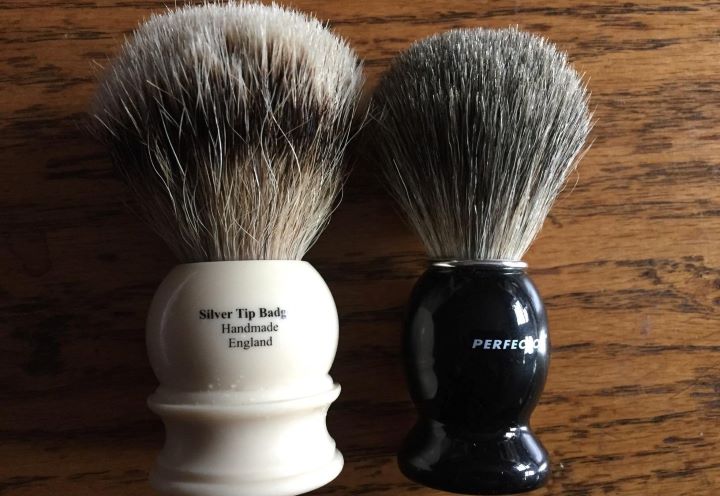 Observing the durable design of the travel shaving brush